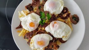 Huevos con setas y perejil: una receta fácil y deliciosa
