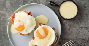 Huevos con tocino y queso: la mejor manera de comenzar el día!